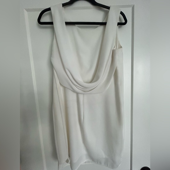 Gorgeous low back white bcbg shift dress - Picture 4 of 5